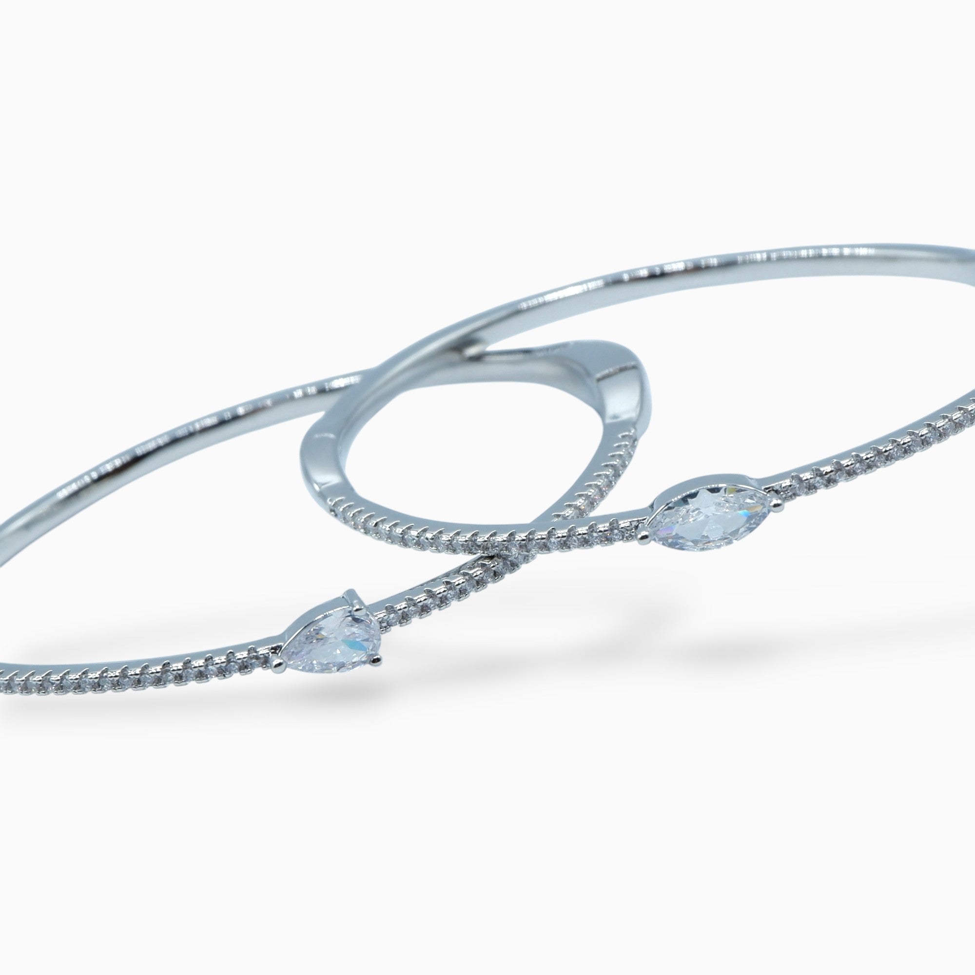 Bracciale rigido goccia (argento bianco)