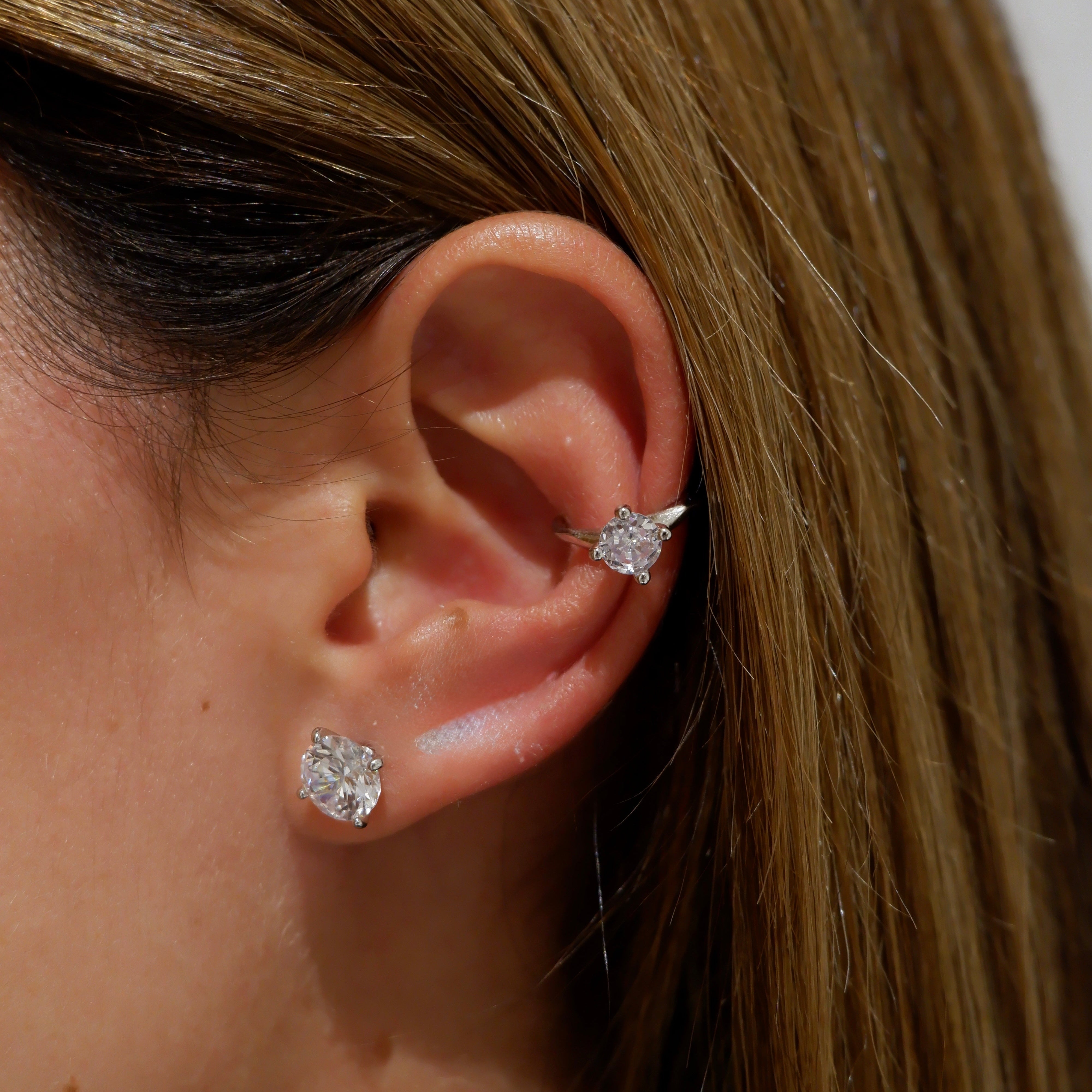 Earcuff punto luce (argento bianco)